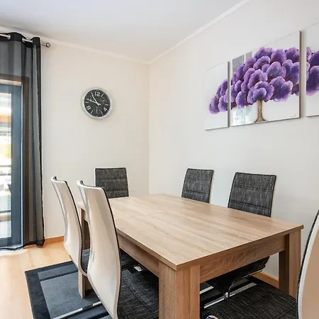 Privilege Naessens With Rooftop Pool, Village Marina - Apartman
