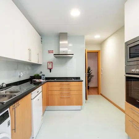 Privilege Naessens With Rooftop Pool, Village Marina - Apartment