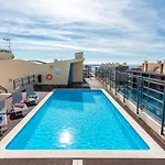 Privilege Naessens With Rooftop Pool, Village Marina - アパート オリョン