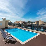 アパート Privilege Naessens With Rooftop Pool, Village Marina - オリョン